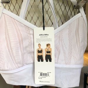 Alo Yoga white  Aria bra sz XS